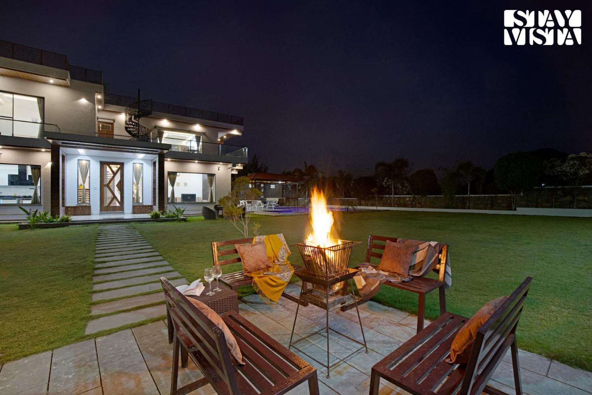 Stayvista'S Bella Dream - Mountain-View With Outdoor Pool, Lawn Featuring A Gazebo & Indoor Games Udaipur Luaran gambar