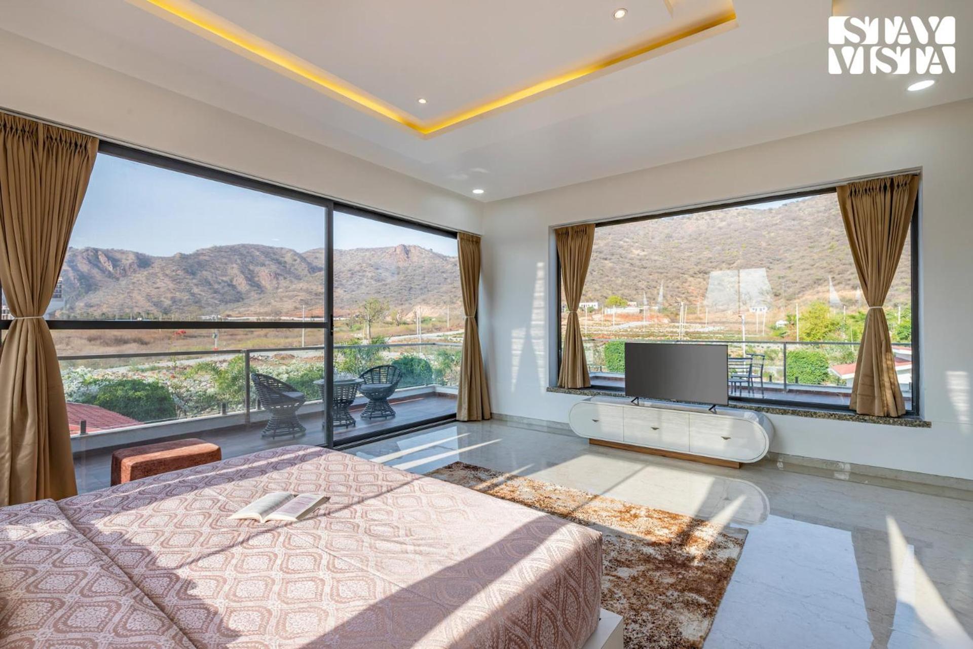 Stayvista'S Bella Dream - Mountain-View With Outdoor Pool, Lawn Featuring A Gazebo & Indoor Games Udaipur Luaran gambar