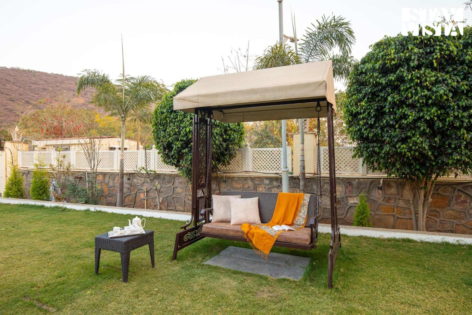Stayvista'S Bella Dream - Mountain-View With Outdoor Pool, Lawn Featuring A Gazebo & Indoor Games Udaipur Luaran gambar