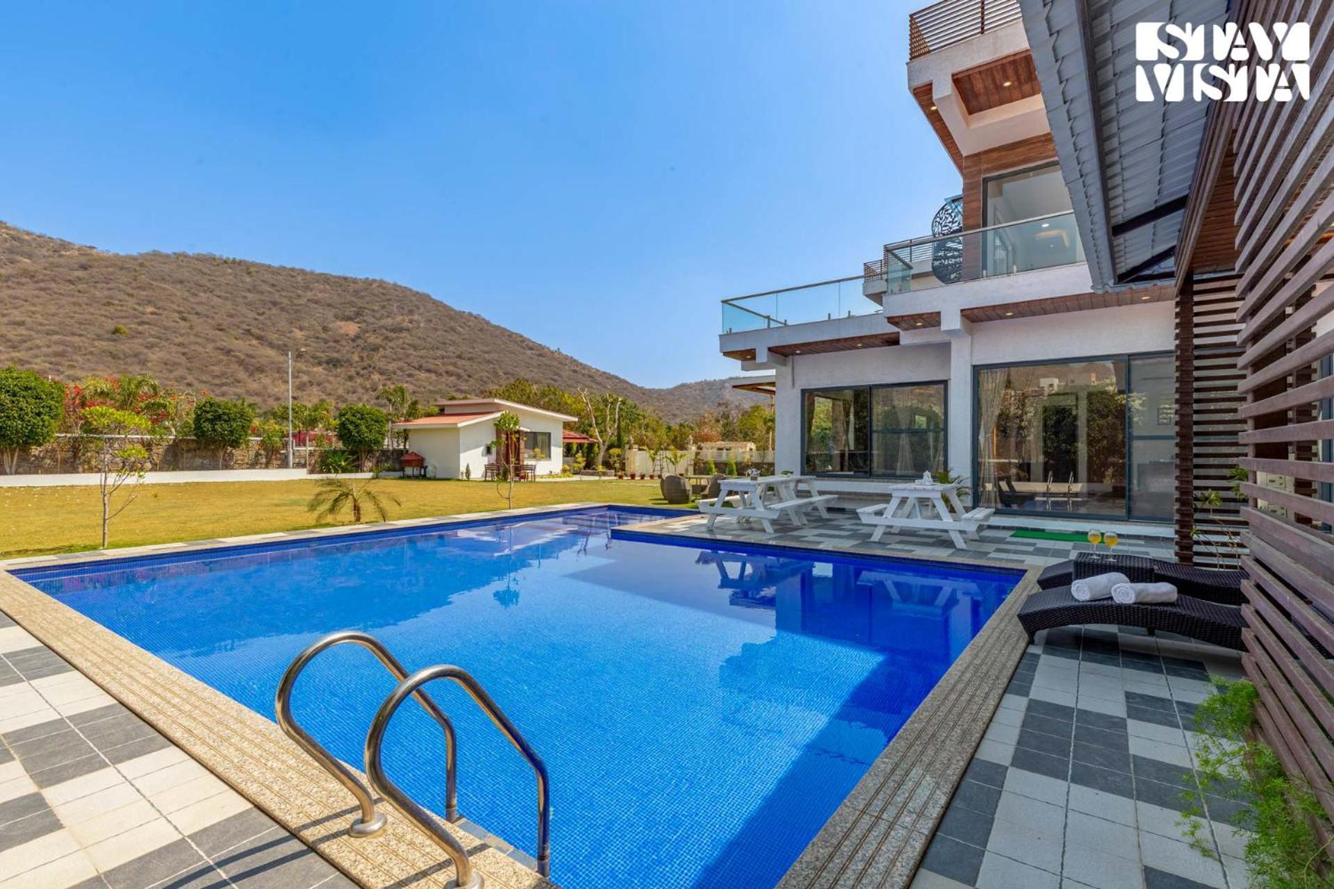 Stayvista'S Bella Dream - Mountain-View With Outdoor Pool, Lawn Featuring A Gazebo & Indoor Games Udaipur Luaran gambar