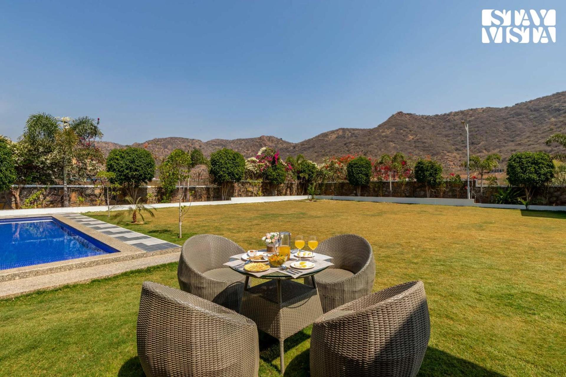 Stayvista'S Bella Dream - Mountain-View With Outdoor Pool, Lawn Featuring A Gazebo & Indoor Games Udaipur Luaran gambar